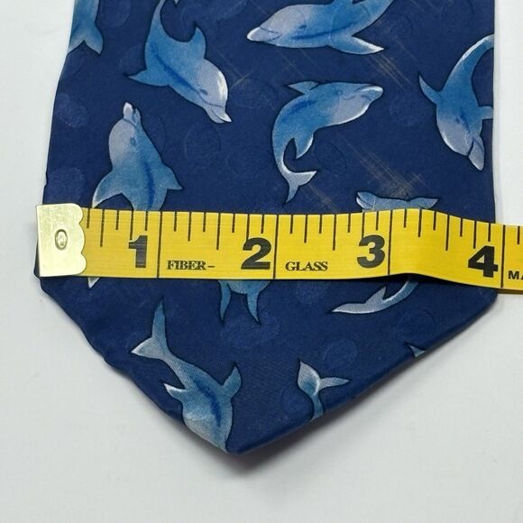 ADDICTION MENS 100% SILK TIE 4 X 59 BLUE WITH DOLPHINS MIAMI OCEAN MARINE - Picture 5 of 6